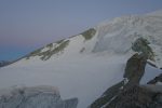 Il faut traverser ce glacier et tout à gauche monter dans la partie rocailleuse