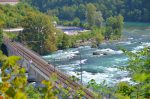 Vue en amont, avec le pont du train