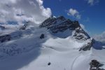 La Jungfrau ... et un hélicoptère. Les traces des alpinistes sont bien visibles