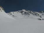 Nous sommes descendus jusqu'au dessus de Baou, on remet les peaux et montons le vallon vers la Fenêtre d'en Haut.